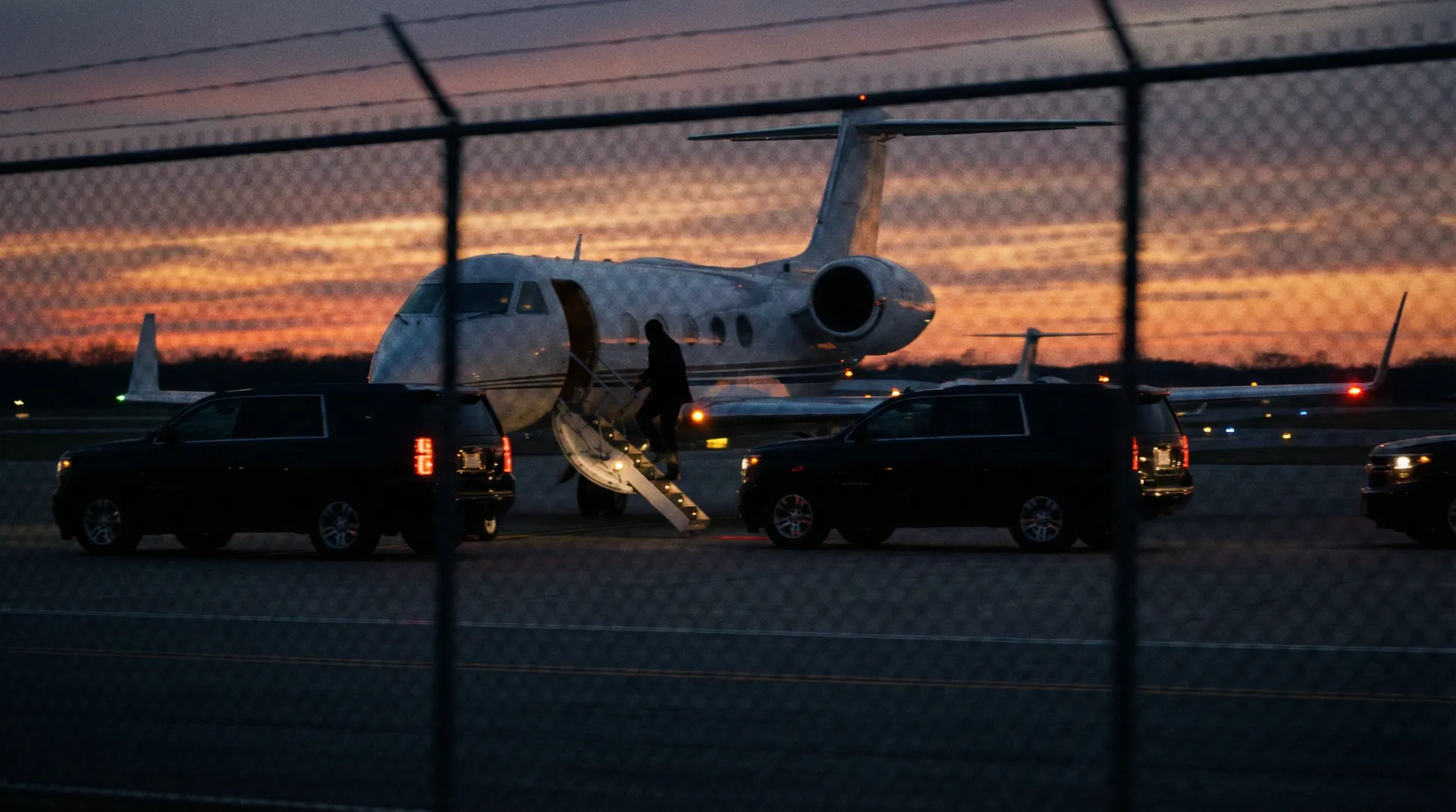 奶子即正义 - 机场私人飞机偷拍